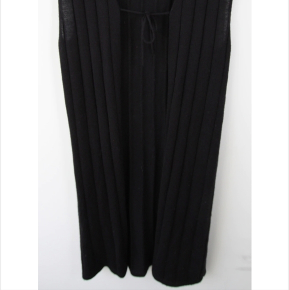 Black Knit Sleeveless Floor Length Cloak - Picture 6 of 6